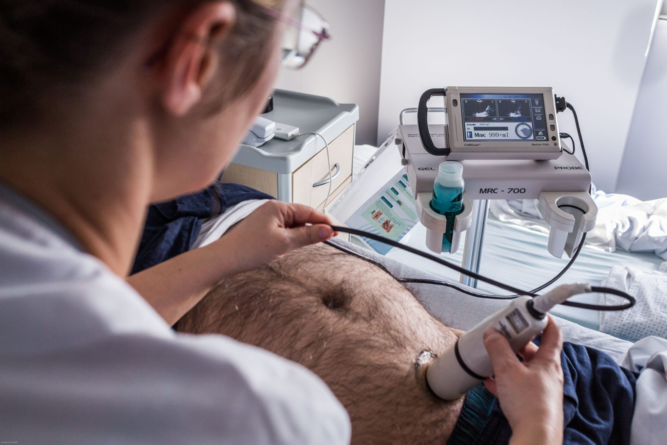 Mesure du résidu vésical par scanner vésical portable (bladder scanner)