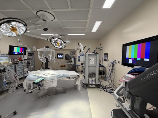 Salle d’opération rénovée équipée du robot chirurgical